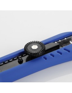 CUTTER 18 MM CON TORNILLO DE FIJACION 2